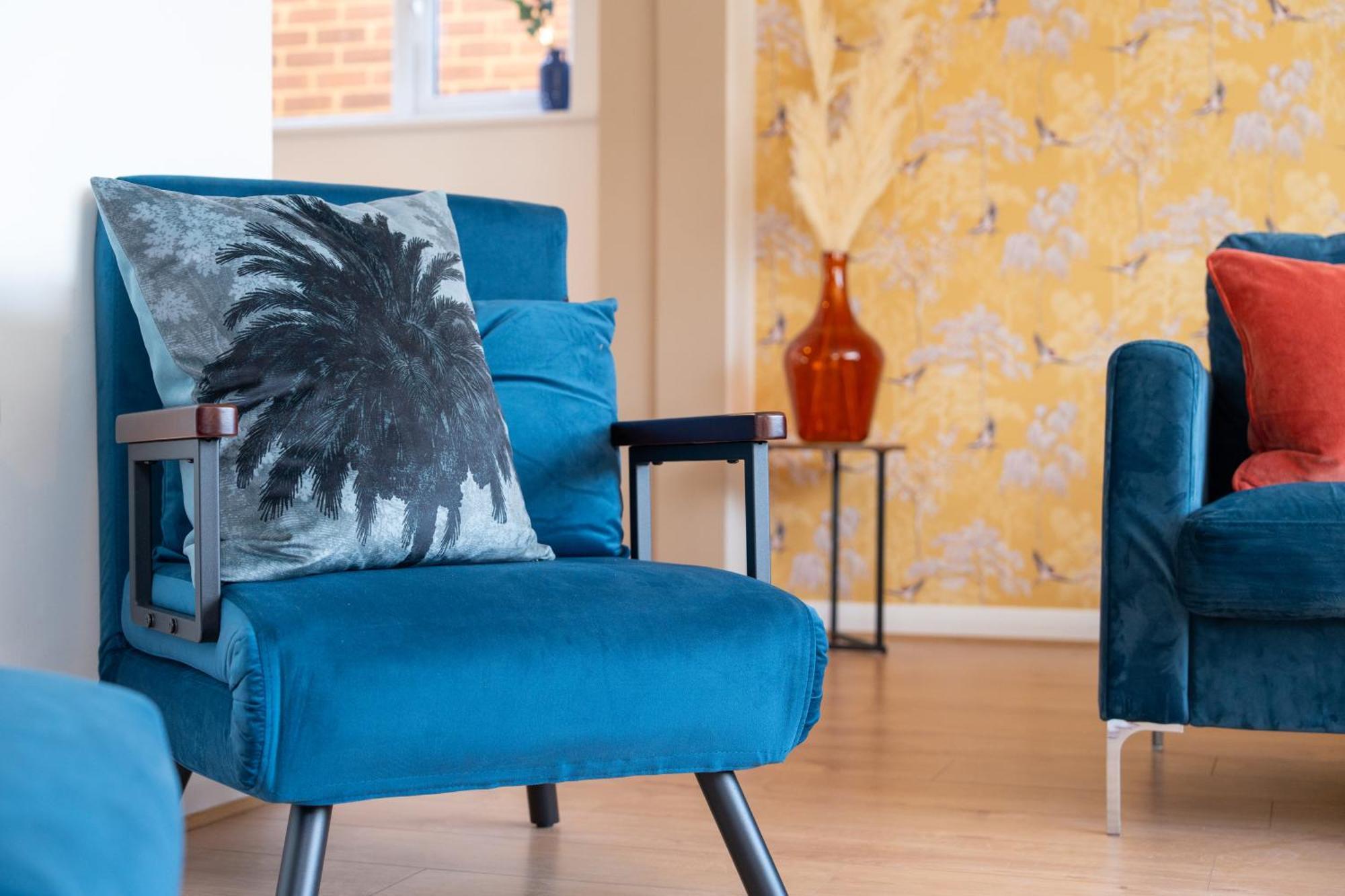 Stylish 4 Bedroom Spacious Retreat With Parking - Sleeps 10 - Families & Contractors Canterbury Bagian luar foto