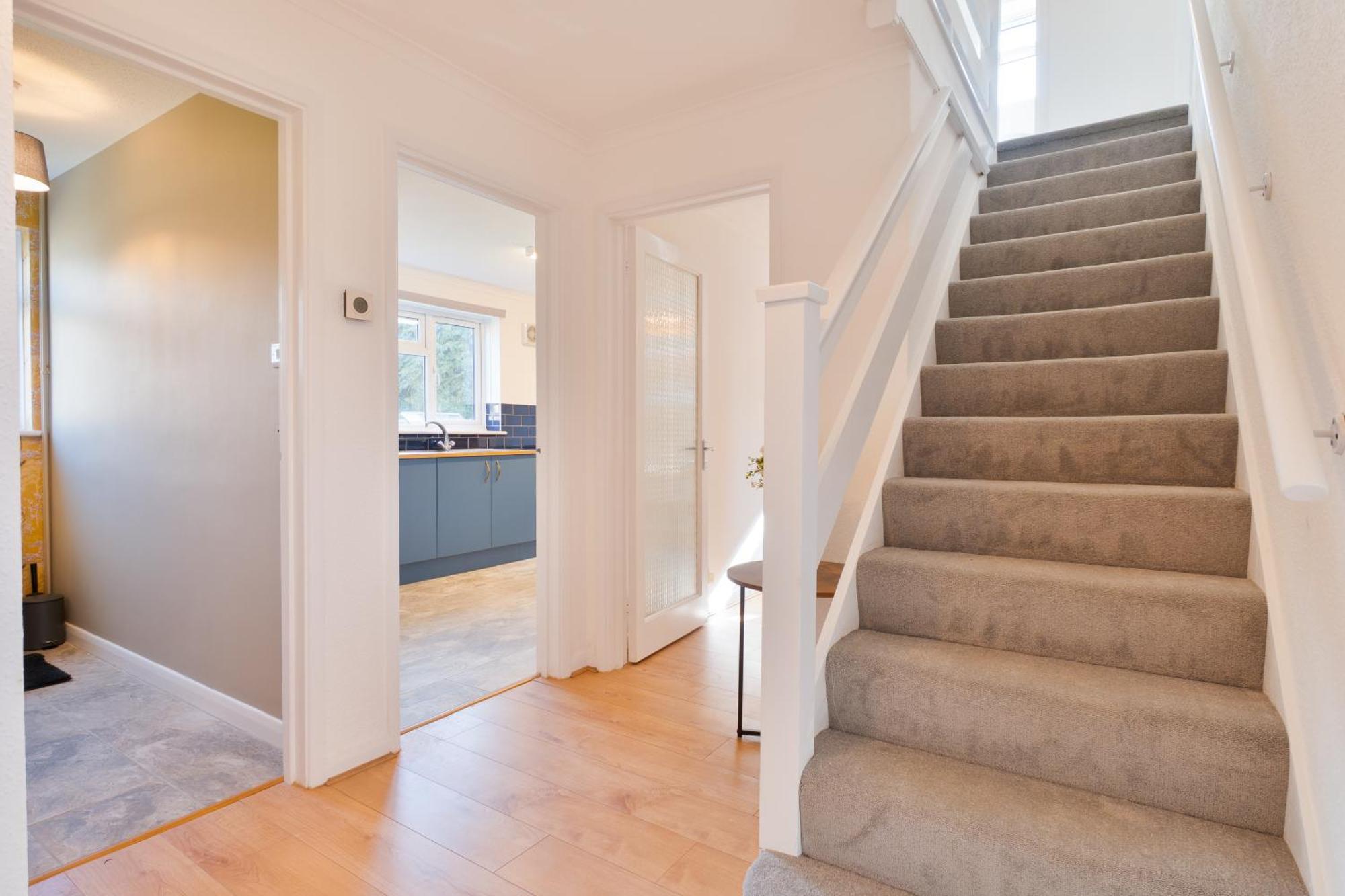 Stylish 4 Bedroom Spacious Retreat With Parking - Sleeps 10 - Families & Contractors Canterbury Bagian luar foto