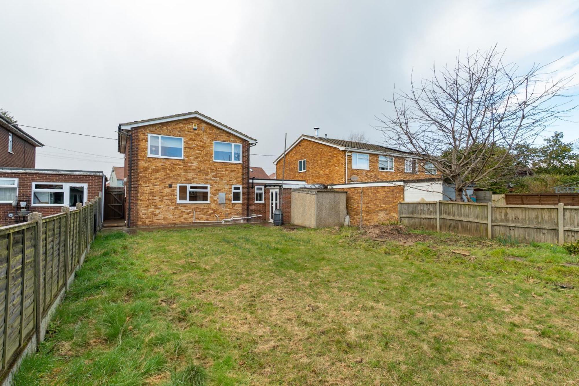 Stylish 4 Bedroom Spacious Retreat With Parking - Sleeps 10 - Families & Contractors Canterbury Bagian luar foto