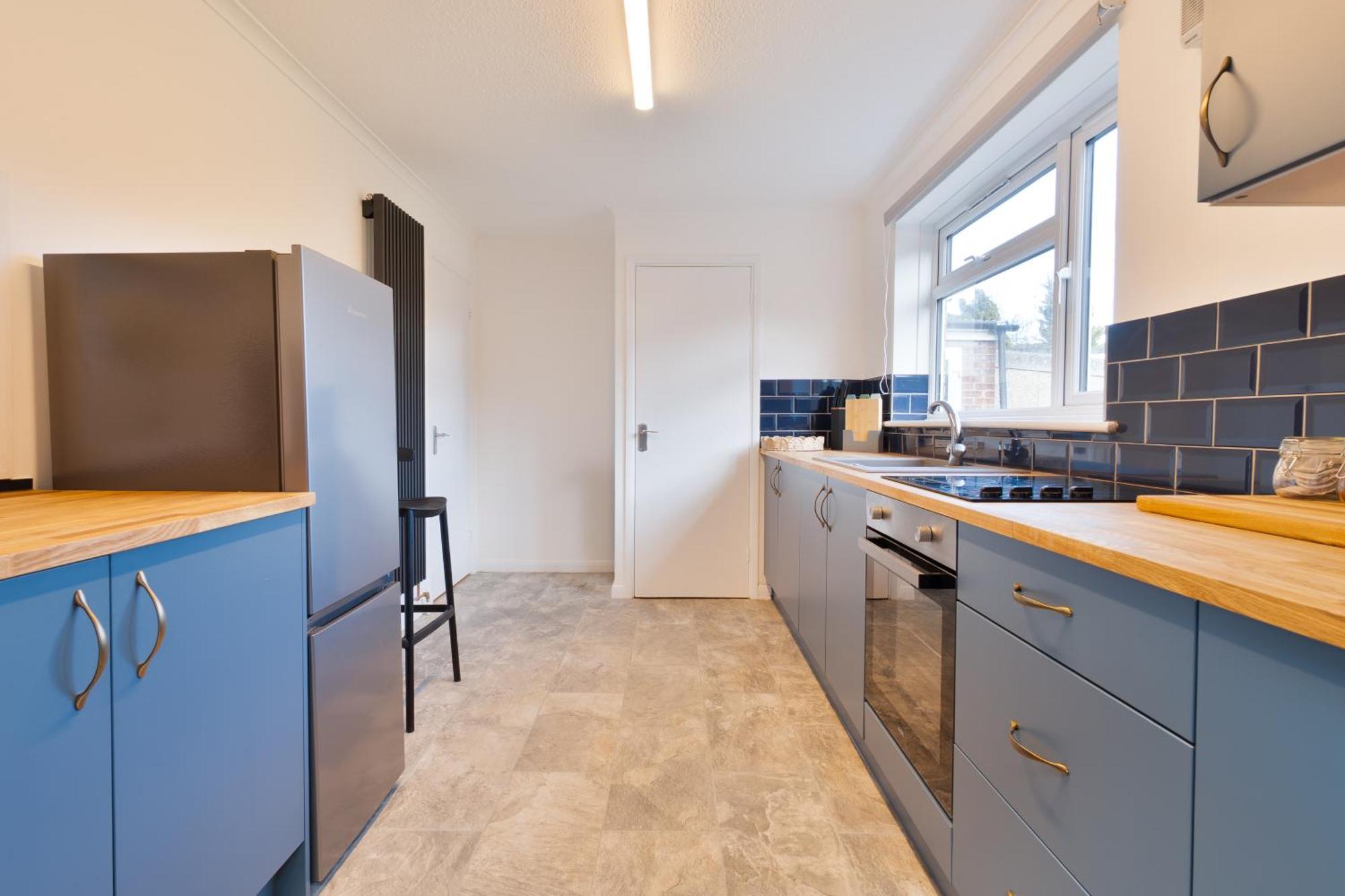 Stylish 4 Bedroom Spacious Retreat With Parking - Sleeps 10 - Families & Contractors Canterbury Bagian luar foto