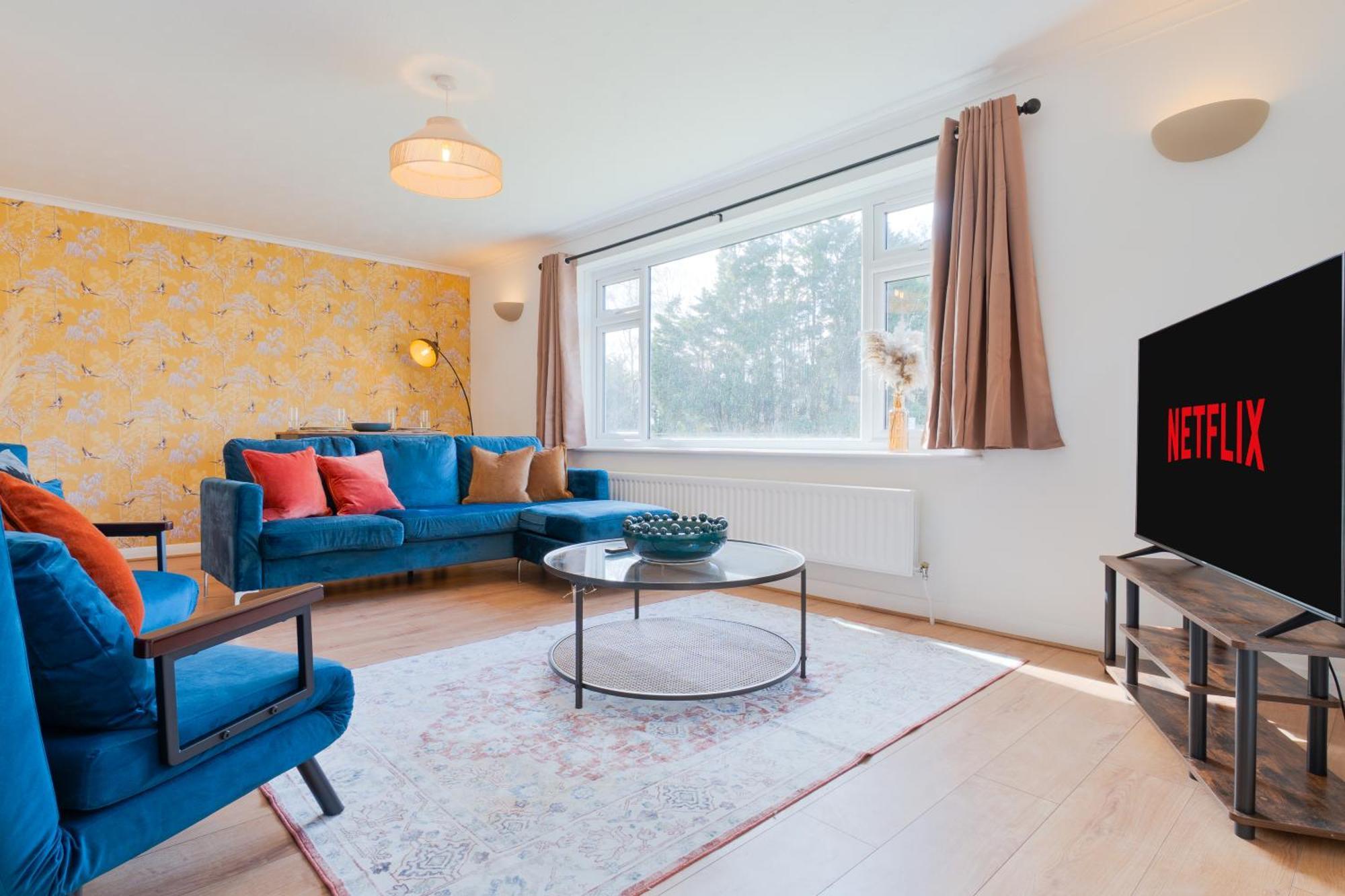 Stylish 4 Bedroom Spacious Retreat With Parking - Sleeps 10 - Families & Contractors Canterbury Bagian luar foto