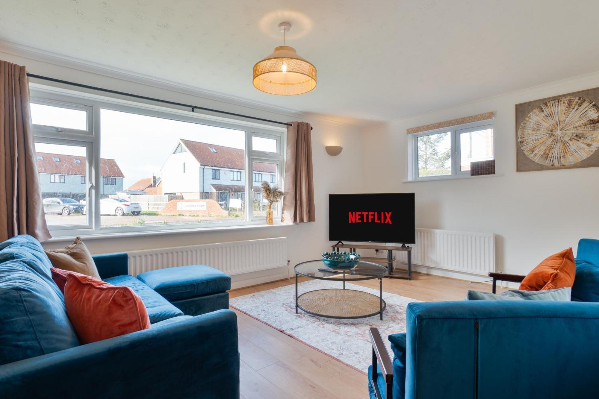 Stylish 4 Bedroom Spacious Retreat With Parking - Sleeps 10 - Families & Contractors Canterbury Bagian luar foto